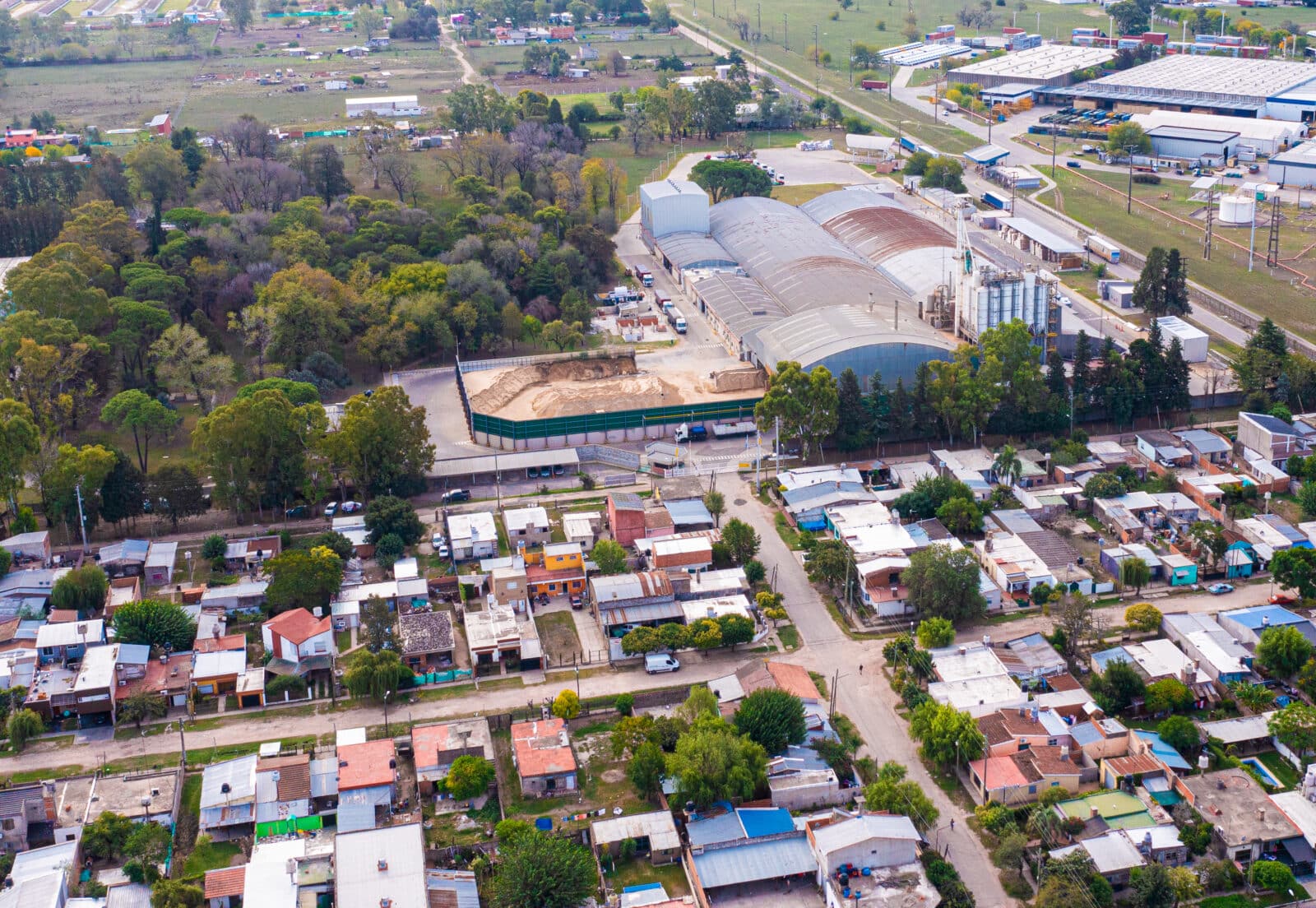 Luftaufnahme der Sika-Fabrik Klaukol in Virrey del Pino, Argentinien